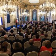 200 personnes environ