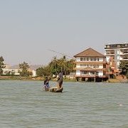 Pirogue sur le fleuve Niger à Bamako